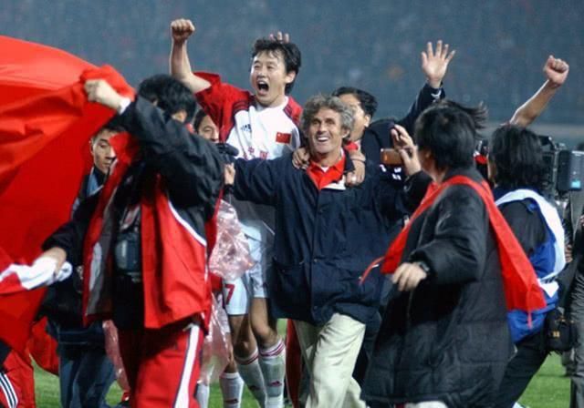跌幅大方面，《黑寡妇》是因为同步上线流媒体，《蜘蛛侠：英雄无归》则因为第二周末恰逢平安夜，但《奇异博士2》和《雷神4》则是口碑不行